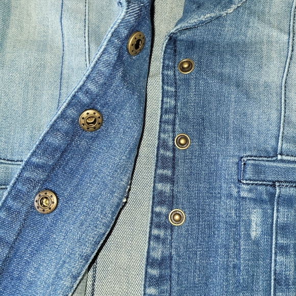 Surf Diva | Vintage-Inspired Fitted Denim Jacket with Snap Buttons - Picture 8 of 9